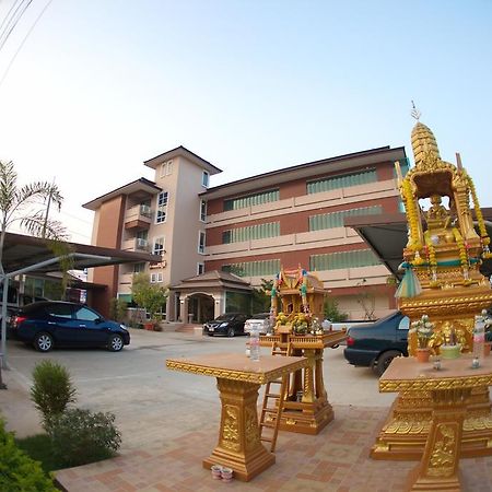 Hotel Baan Sanpoom Phitsanulok Exterior foto