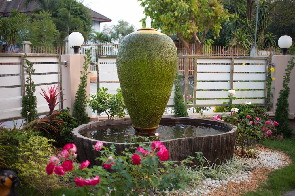 Hotel Baan Sanpoom Phitsanulok Exterior foto