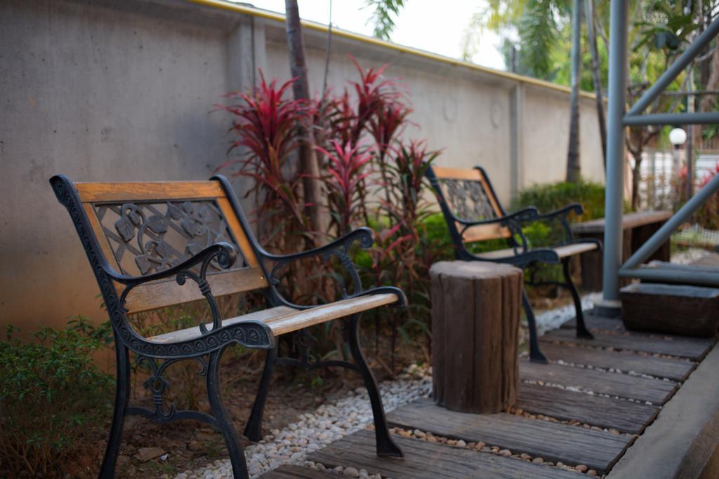 Hotel Baan Sanpoom Phitsanulok Exterior foto