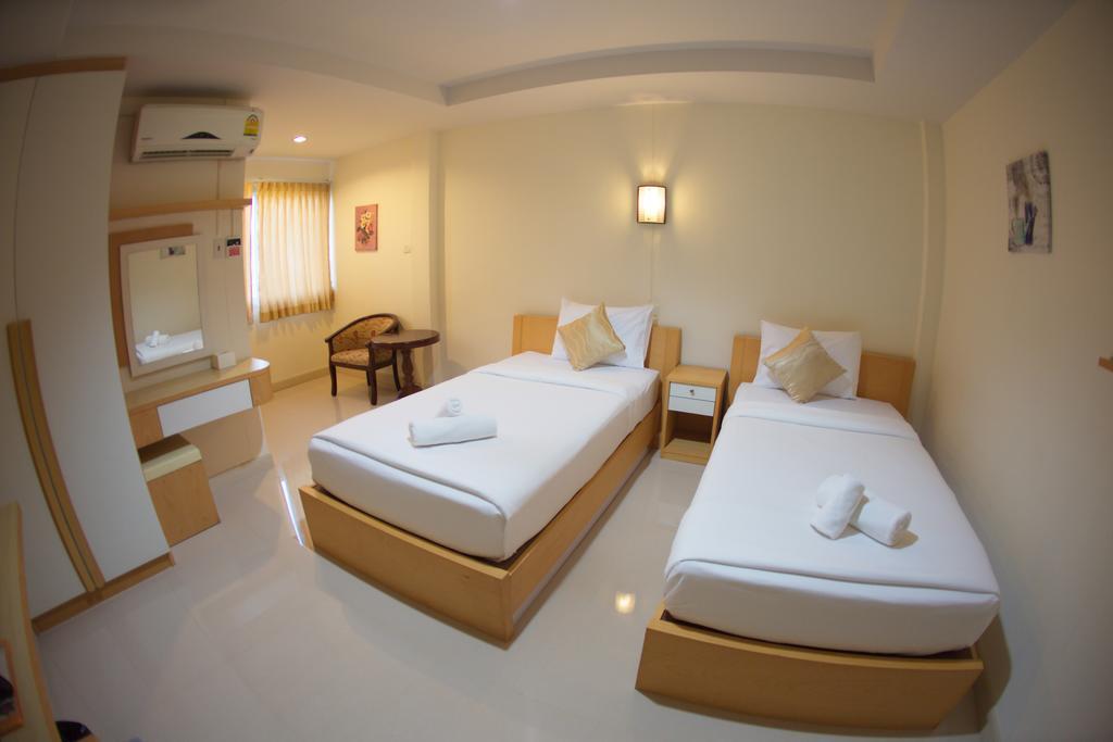 Hotel Baan Sanpoom Phitsanulok Exterior foto