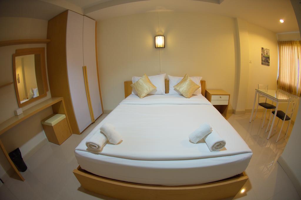 Hotel Baan Sanpoom Phitsanulok Exterior foto