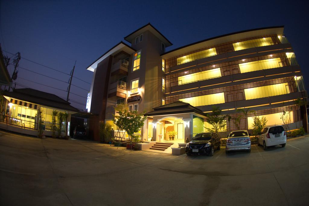 Hotel Baan Sanpoom Phitsanulok Exterior foto