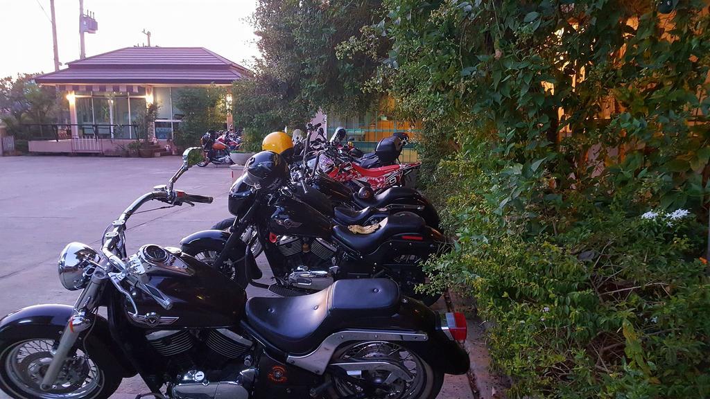 Hotel Baan Sanpoom Phitsanulok Exterior foto